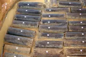 2007年江西出土东周大墓，46名少女裸体陪葬，尸骨竟长出“绿花”图片