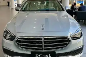 奔驰E有史以来降价首破5万，老板：比亚迪店太狠，汉抢走大量生意图片