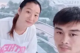 卡车夫妻送货西藏为省住宿车里过夜，前一晚还直播，第二天人没了图片