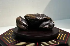 石头“螃蟹”展会上只拿到铜奖，现场出价高达17万，被宝主婉拒！图片