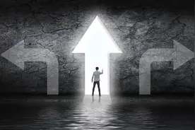 为什么70岁的大学老师仍上讲台，50岁的中小学教师却干不动？图片