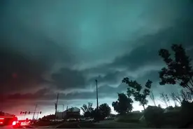 郑州出现罕见绿色天空，美国20天前也曾出现，究竟是怎么回事？图片