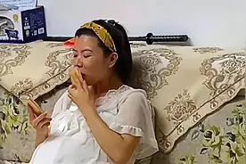 婆婆没空伺候月子，送儿媳妇4斤金条作为礼物图片