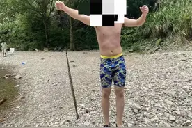 浙江男子钓起致命五步蛇，还想伸手去捉，钓鱼为何能钓到蛇？图片