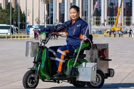 二十大代表风采 | 蔡凤辉——天安门广场“美容师”图片