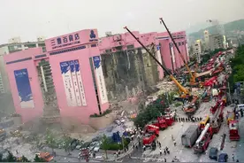 1995年傍晚，一声巨响后，韩国三丰百货店变为一片废墟图片