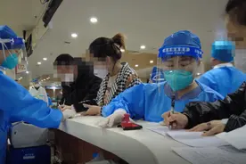 图说抗疫｜夜幕下的吉大一院图片