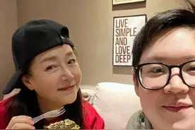 恬妞母女出游罕晒合照，37岁朱宇丰身材高大打扮中性，已大方出柜图片