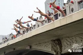 天津大爷跳水火爆全网！全国人民涌入天津，外国人、外星人齐上阵图片