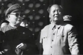 49年，叶剑英抱怨可分配干部太少，毛主席听后写下四个大字交给他图片