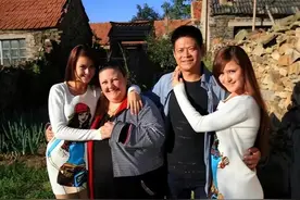 山东人娶了身无分文的亚美尼亚女孩，见父母才知道岳父有家大公司图片