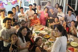 同学聚会时，50万年薪的坐一桌，其他学生随便坐，买单时精彩了图片