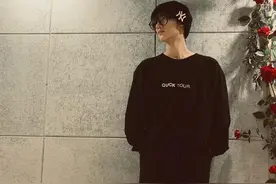 时代少年团丁程鑫冬天的夜随拍带感！却遭到网友攻击，你怎么看？图片