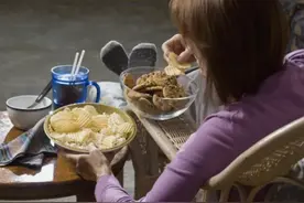 一年卖12亿包！小鱼干到底是什么鱼，能吃吗？看完内幕后还敢吃吗图片