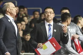 上海男篮宣布刘鹏担任球队代理主教练图片
