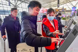 西安咸阳国际机场春运忙图片