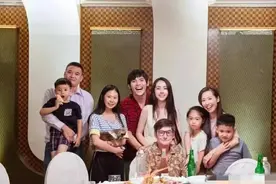 郭碧婷与姐妹合影，三人一母同胞颜值却相差甚远，混血基因也不行图片
