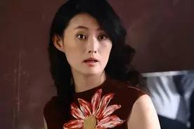 48岁王思懿近照，她被称为最美潘金莲，与老公恩爱，至今没孩子图片