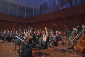 「轻松周末」一曲《彩云追月》，声声打动人心，听醉了图片