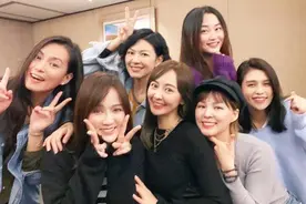 陈乔恩幸福肥来得太猛，携男友聚会大象腿抢镜，全程用包遮肚子图片