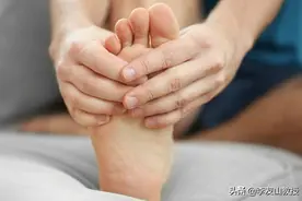 痛风的几个阶段所产生的症状，最后一个阶段无法自主生活图片