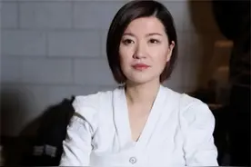 东方卫视当家花旦陈蓉，46岁了还是那样优雅，一家四口其乐融融图片