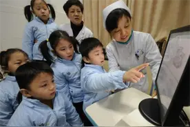 安徽夫妇16年前生下五胞胎，父母咬牙坚持不愿送人，如今快升高中图片