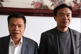 亿万富翁回老家，先让村干部把村里房子全拆毁，只为完成一个心愿图片