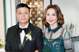 谢玲玲出席婚礼长子做伴郎，感慨儿子仍未婚，霍启山也是伴郎好帅图片