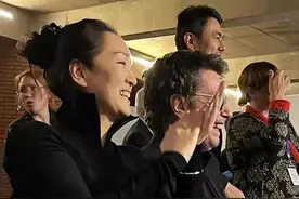 艺术节上巩俐的一笑，才发现：她早已走上了女演员的另一条大道图片