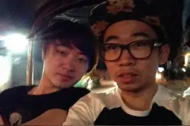 吴彤晒12年前合影为杨迪庆生，神仙般的友谊让网友瞬间破防图片