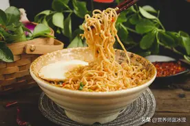 方便面里含防腐剂？家里的方便面还能吃吗？图片
