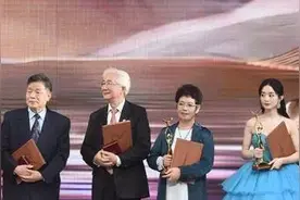 惊爆！金鹰节瞬间尬笑，王一博奇才丨火爆表情丨最佳奖盛典！图片