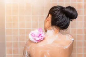 女生洗澡为什么那么慢，到底在浴室里干了什么？看完或许明白了图片