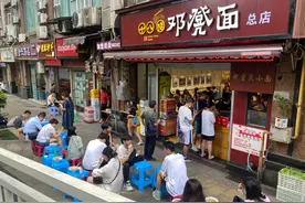 十八梯邓凳面：外卖赛道突围连开7店单店业绩89万一战封神小面界图片