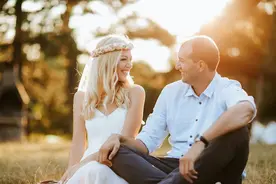 新婚夜，老婆给她前男友发消息：新郎不是你，真的很遗憾图片