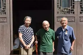 2013年，留在大陆的最后3个军统特务，隐姓埋名64年首次相聚合影图片