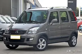 4.89万！体验昌河北斗星X5：空间是真大，油耗5.7L，外观憨厚图片