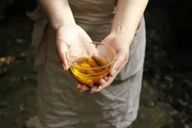 农村自榨油还能吃吗？国人吃了几千年的油，为何被专家说致癌？图片