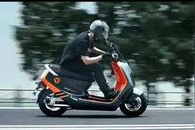 雅迪推出G100max高速电动车，搭载6000w电机，续航300公里图片