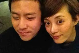 邓超发文庆结婚纪念日，夫妻头挨头好亲密，孙俪戏称11年真难熬图片