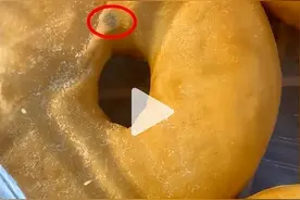 追光|沃尔玛甜甜圈疑似发霉续：店方称是糖粉 市场监管部门介入调查图片