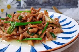 炒肉丝，要想肉丝不柴不腥，嫩滑如豆腐，大厨教你3招，别不知道图片