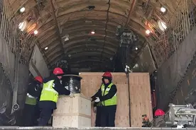 新疆第二条定期国际货运航线通航图片