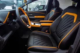 丰田赛那SIENNA 经典黑色与爱马仕橙NAPA包覆改装方案图片