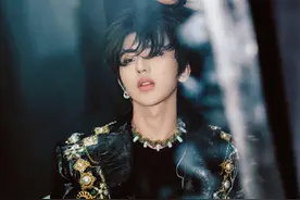 蔡徐坤被曝一夜情致女方怀孕堕胎，其母亲给女方50万赔偿，工作室仍未回应，粉丝喊话力挺：永远信任你图片