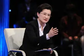 “央视名嘴”董倩：坐镇央视25年，被骂“滚出主持界”，经历了啥图片