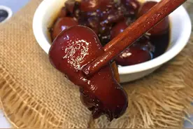 天冷，女人要多吃猪脚姜，驱寒暖胃又养颜，整个冬天手脚不冰凉图片