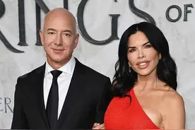 “全球最丑小三”：阅男无数离异带娃，53岁把世界首富迷得死死的图片