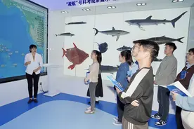 世界读书日快到了 全国首批黄大年式教师团队教授为大学生领读起《海燕》图片